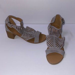 🦋 Charlotte Russe Lilac Suede Cut-Out Block Heel